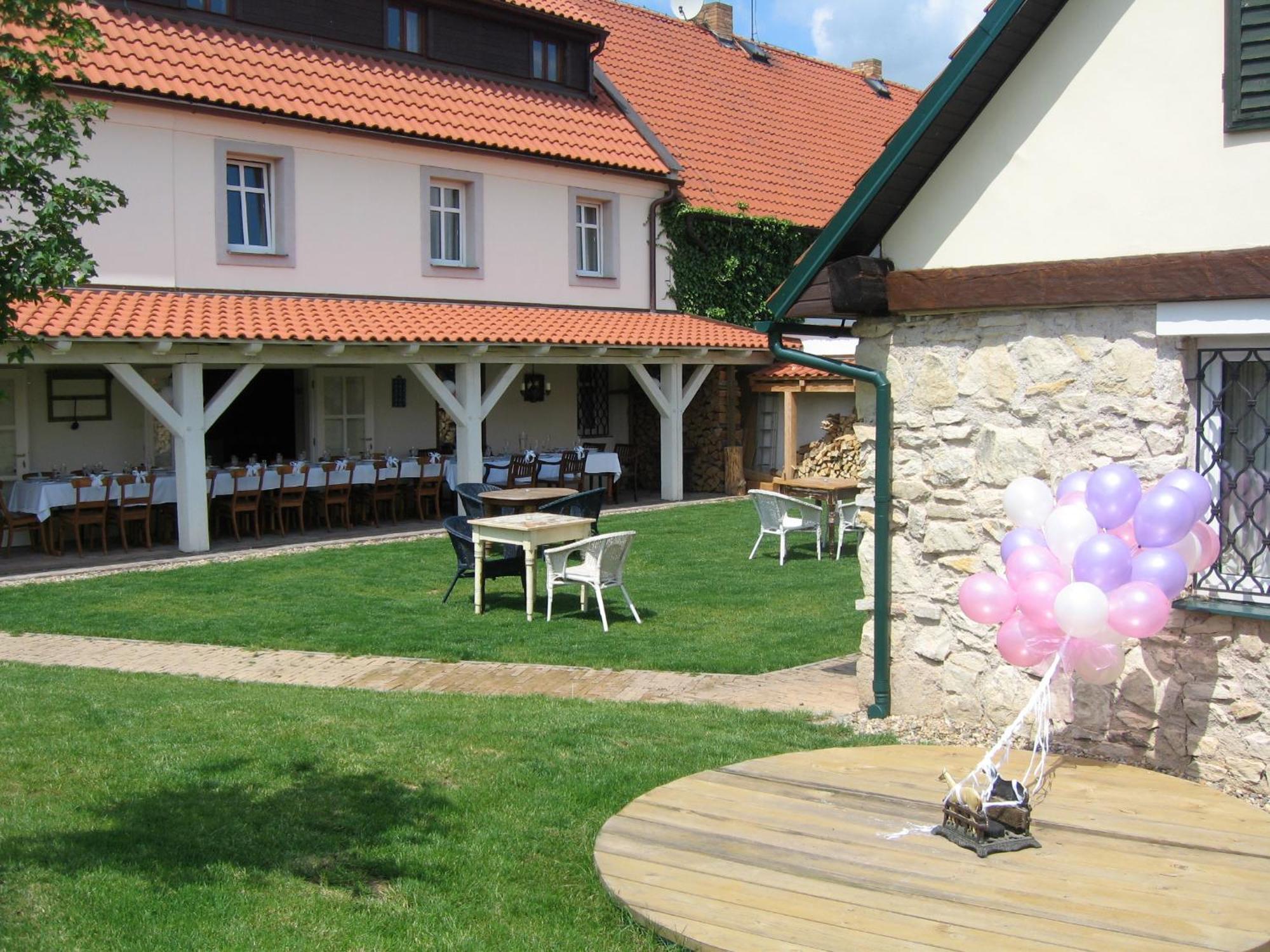 Penzion V Polich Malé Číčovice Buitenkant foto